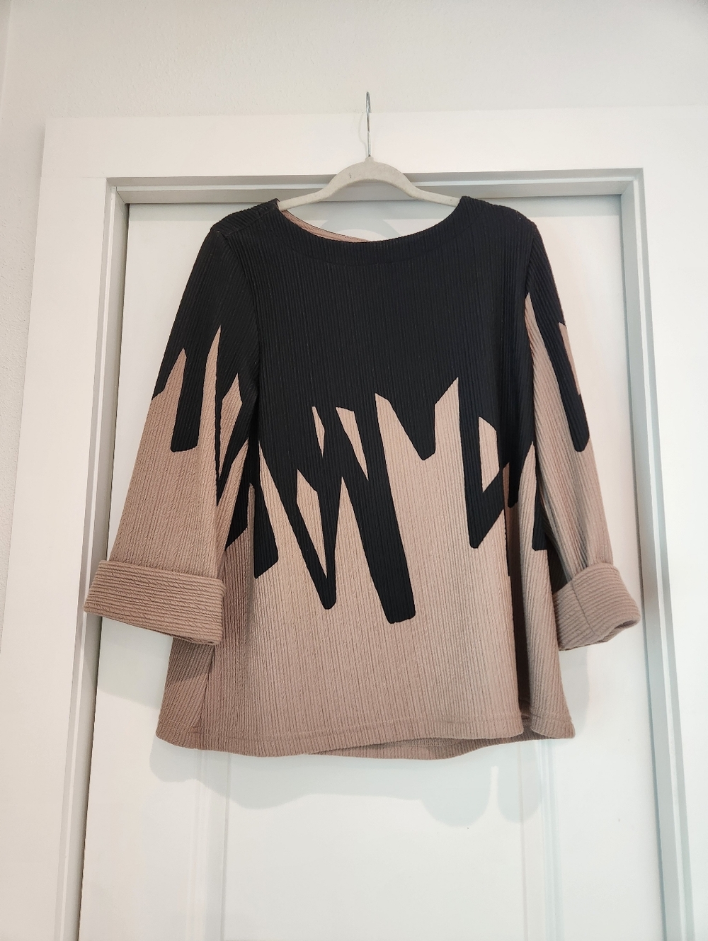 Yushi Black And Brown Oversided Sweater Top Longsleeve Cuffed